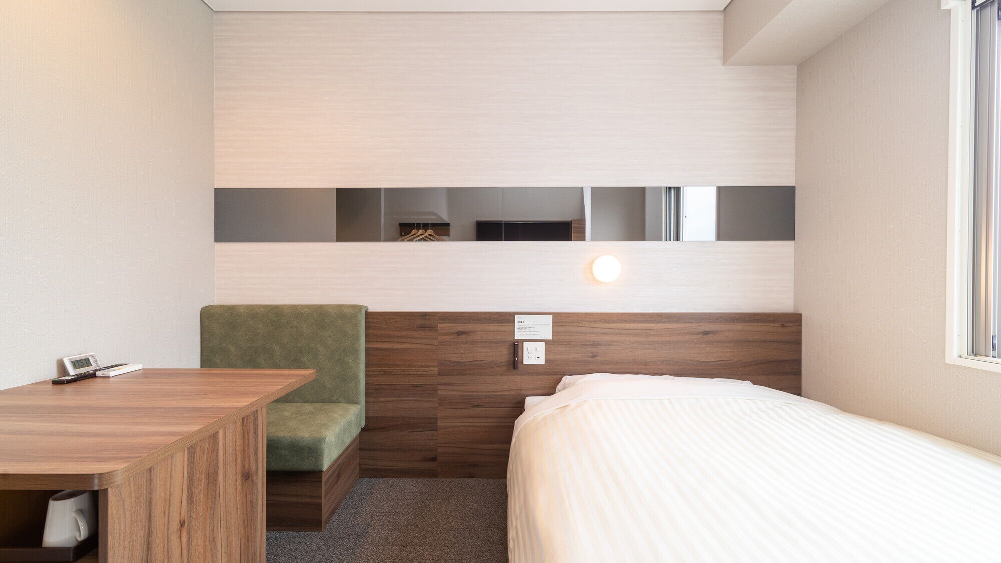 Desk, soundproofing, iron/ironing board, free WiFi