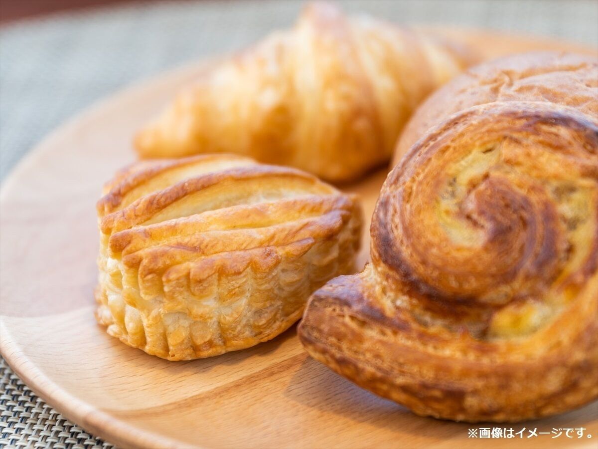 A wooden board with three pastries.
