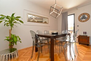 Dining - House 843/1992 (Istria - Valbandon), 1000m from the beach (Valbandon)