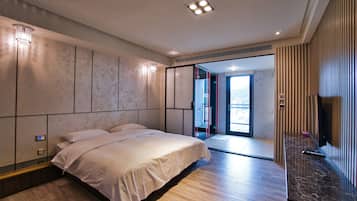 Basic Double Room | Minibar, blackout drapes, free WiFi, bed sheets