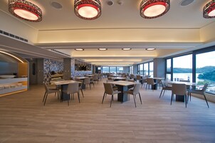 Free daily self-serve breakfast