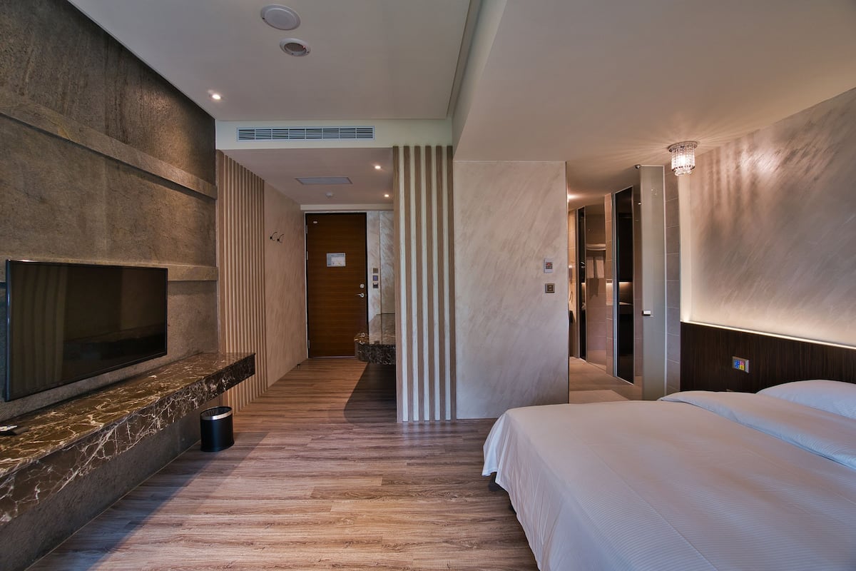 Habitación Deluxe doble | Minibar, cortinas opacas, wifi gratis y ropa de cama