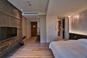 Deluxe Double Room | Minibar, blackout drapes, free WiFi, bed sheets - Taihe (Yuchi)