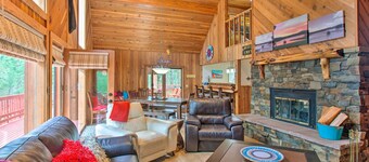 Angel Fire Cabin: Hot Tub, Fire Pit & Trail Access