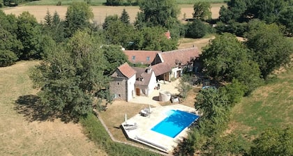 Maison de caractĂšre avec piscine au coeur du parc naturel des Causses du Quercy