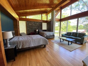 5 bedrooms, iron/ironing board, WiFi, bed sheets