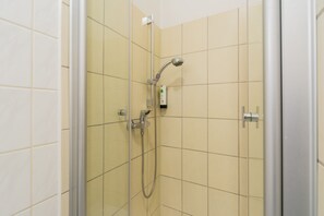 Individuell dekoriert, individuell eingerichtet, Schreibtisch