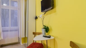 Rum | Skrivbord, gratis wi-fi, individuell inredning och unika möbler