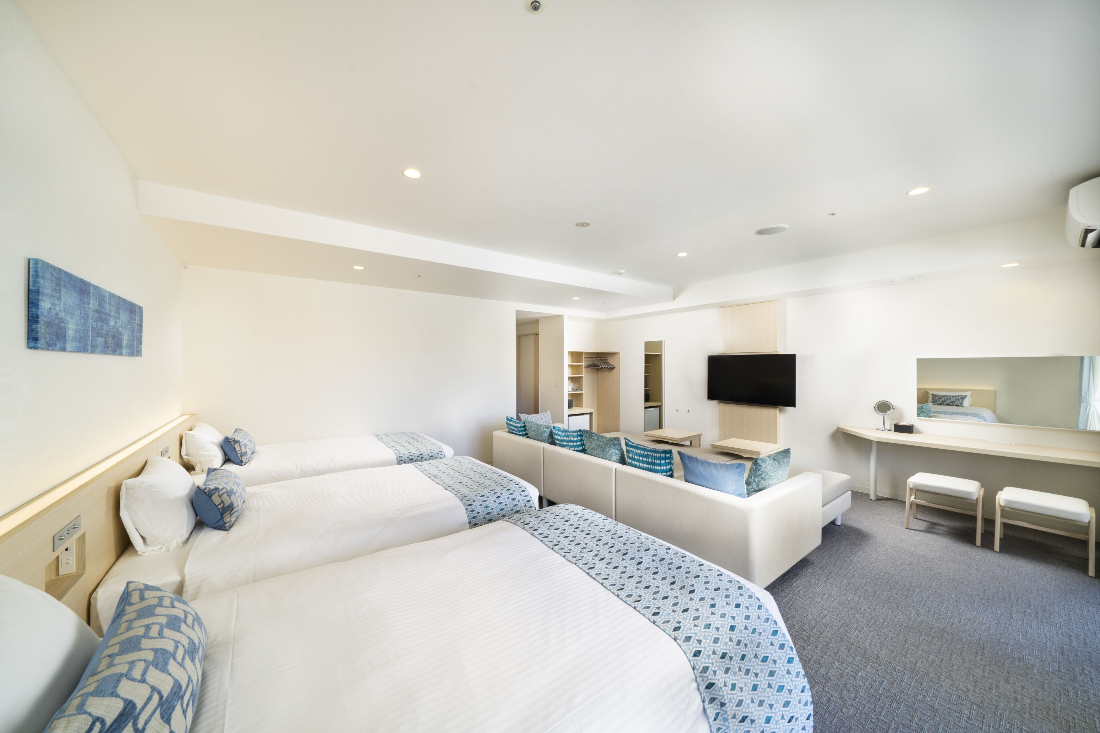 deluxe family room, non smoking | in-room safe, soundproofing, free wifi