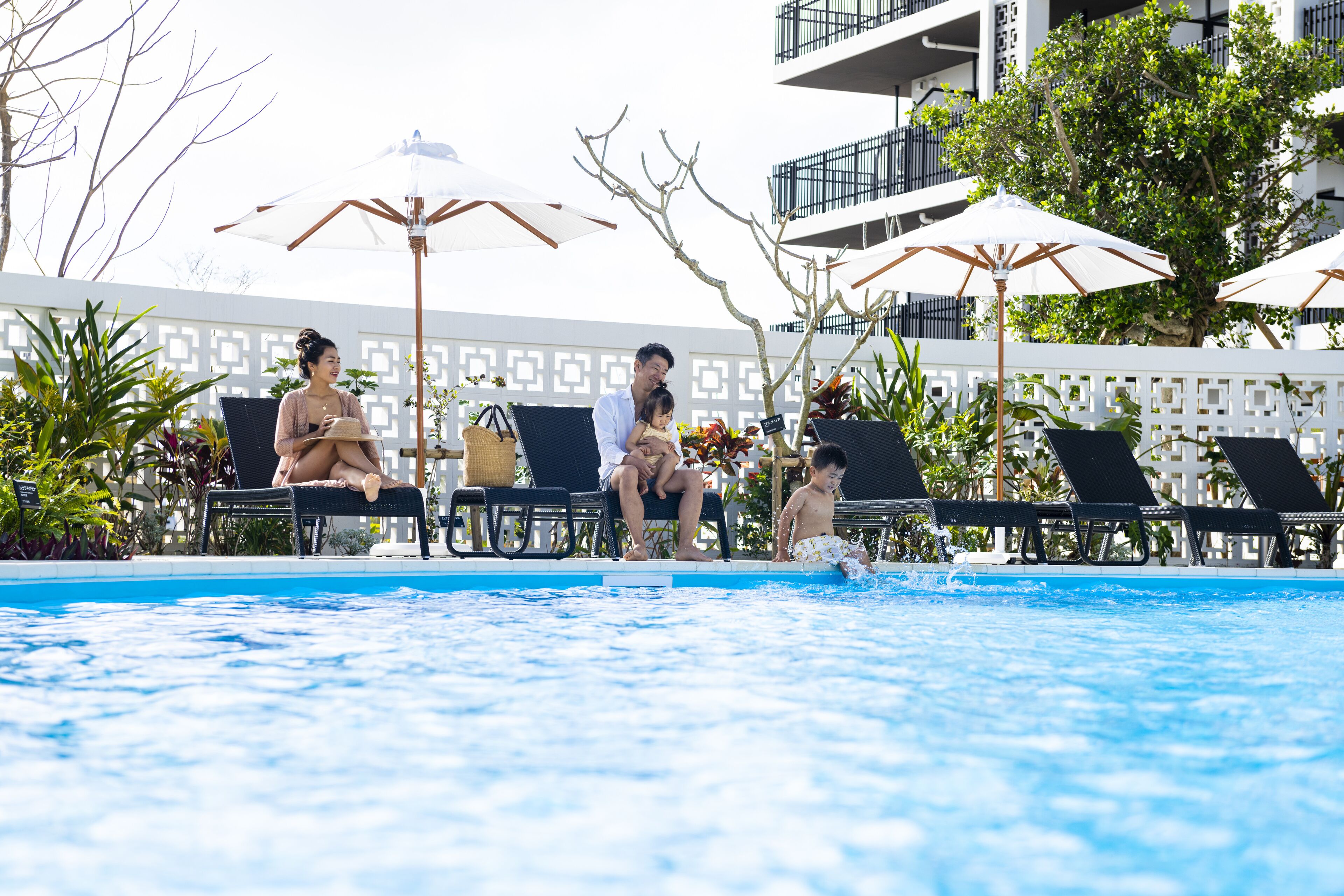 outdoor pool, open 10:00 am to 7:00 pm, pool umbrellas, pool loungers