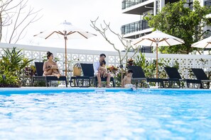 Outdoor pool, open 10:00 AM to 7:00 PM, pool umbrellas, pool loungers - Hotel Torifito Miyakojima Resort (Miyakojima)