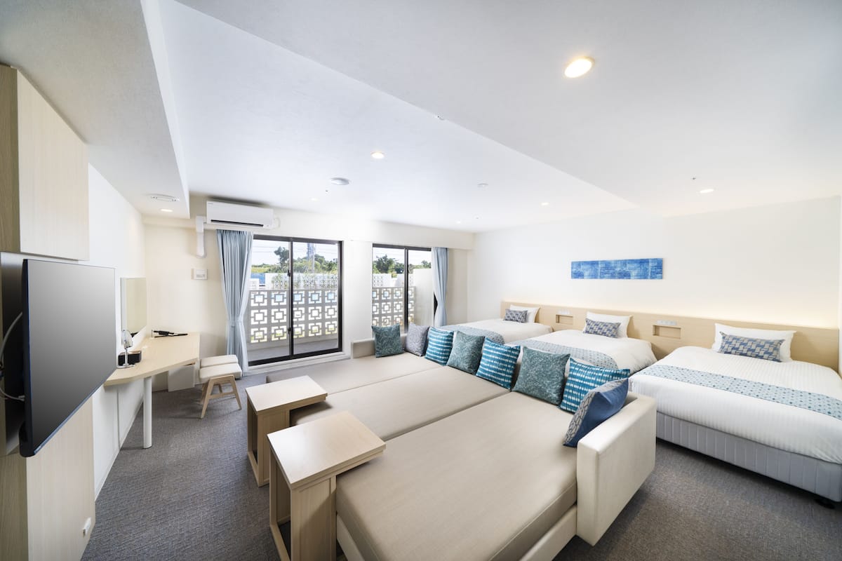 Deluxe-huone, tupakointi kielletty (Deluxe Family Room) | Tallelokero huoneessa, äänieristys, ilmainen Wi-Fi