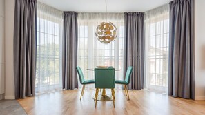 Apartment (12) | 1 Schlafzimmer, laptopgeeigneter Arbeitsplatz, Bügeleisen/Bügelbrett