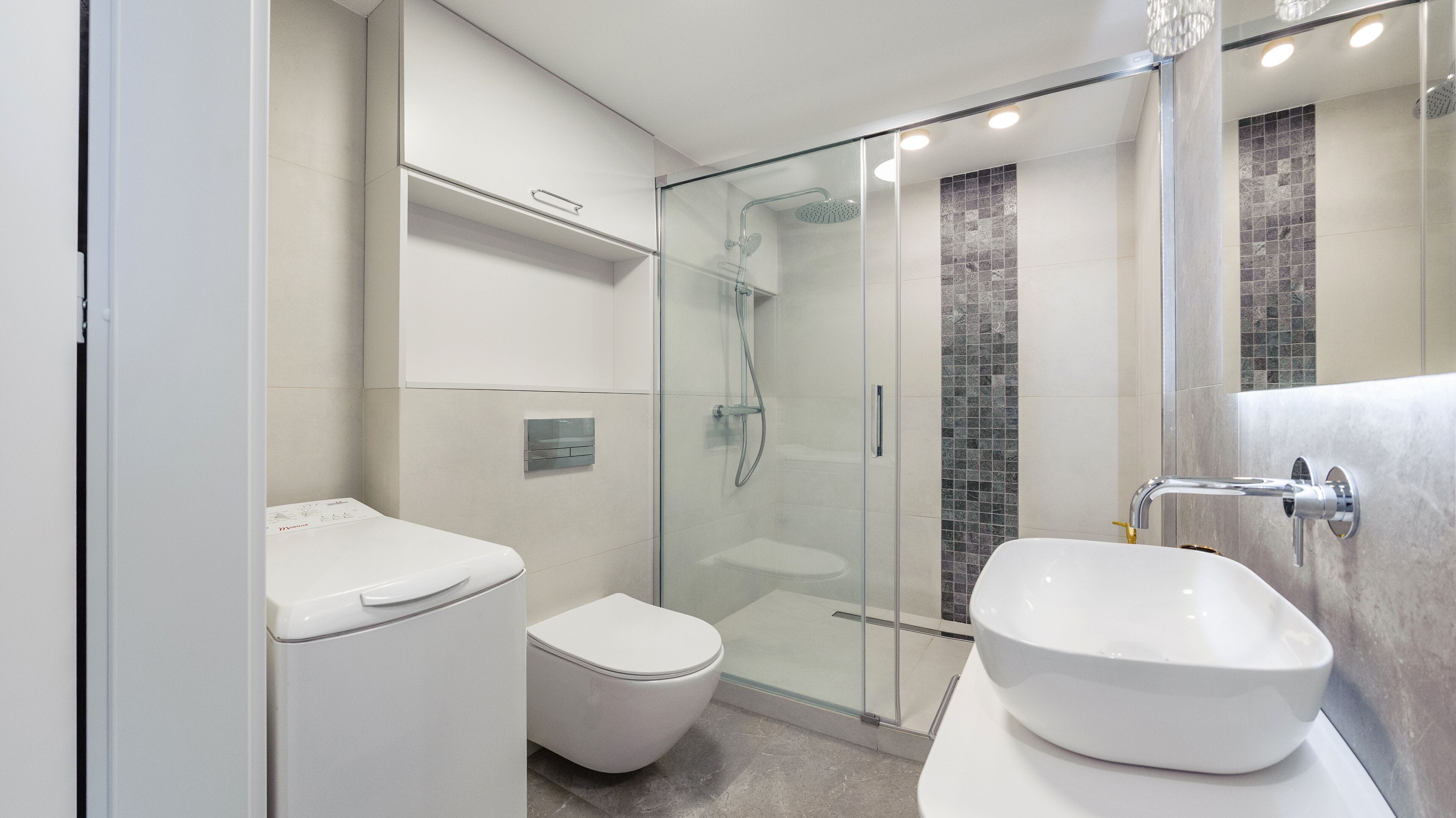 Apartment (12) | Bathroom | Shower, hair dryer, towels