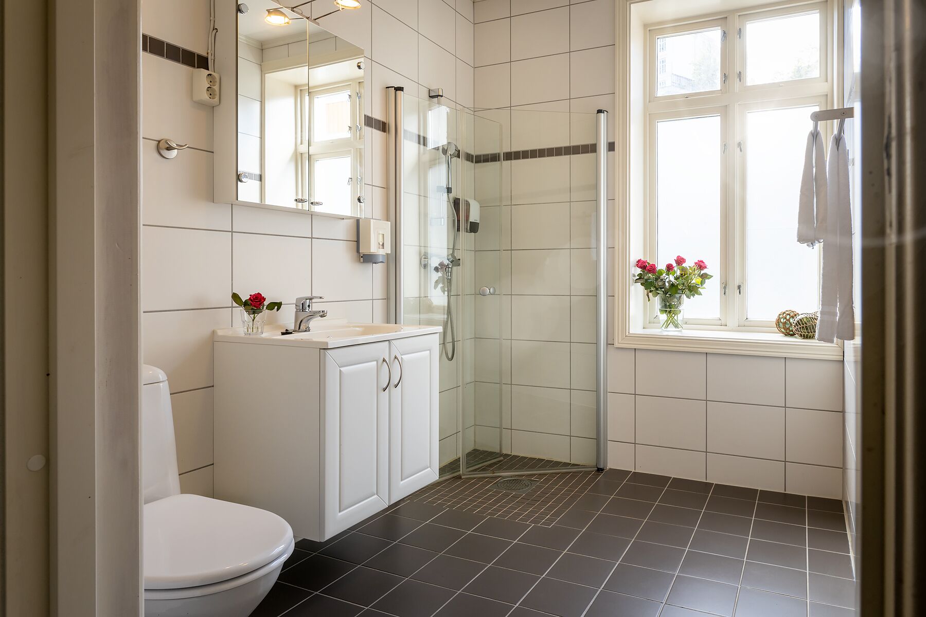 junior studio suite | bathroom | shower, hair dryer, towels, soap