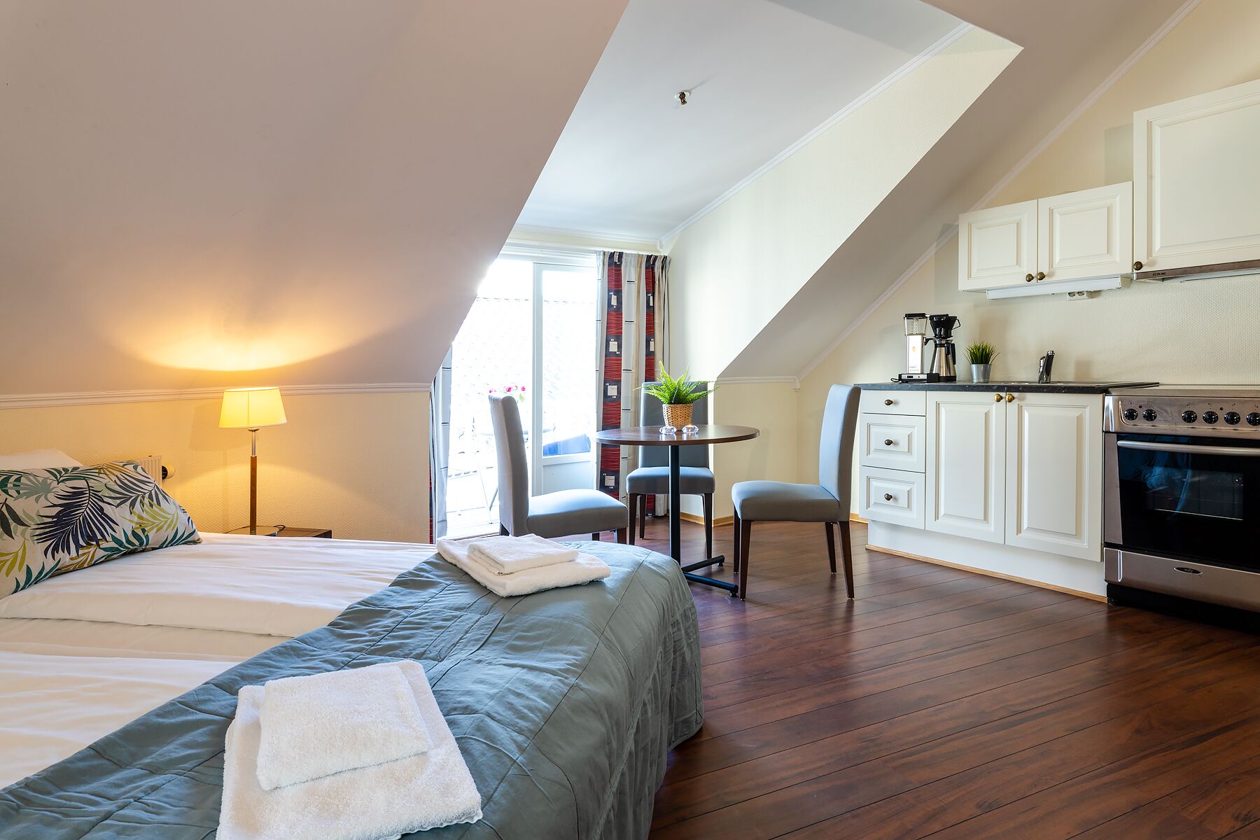 junior studio suite | private kitchen | high chair, cookware/dishes/utensils