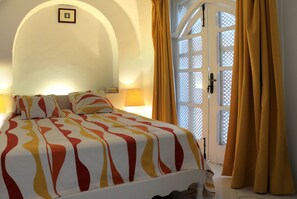 4 bedrooms, in-room safe, iron/ironing board, WiFi