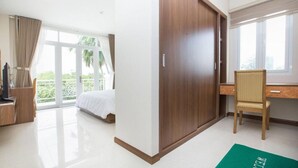 Desk, free WiFi - Khanh Gia Apartment (Ho Chi Minh City)