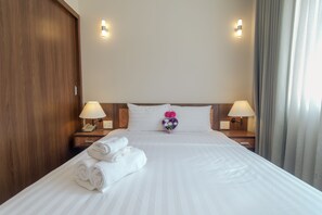Desk, free WiFi - Khanh Gia Apartment (Ho Chi Minh City)