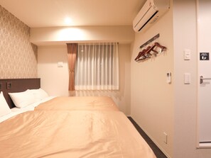 Desk, free WiFi - HOTEL LiVEMAX Shin Yokohama (Yokohama)