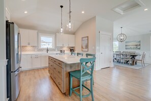 Fridge, microwave, oven, stovetop - 4916- Kemp's Ridley Retreat, Kitty Hawk home with top-of-the-line amenities (Kitty Hawk)