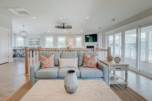 TV, fireplace, foosball, stereo - 4916- Kemp's Ridley Retreat, Kitty Hawk home with top-of-the-line amenities (Kitty Hawk)