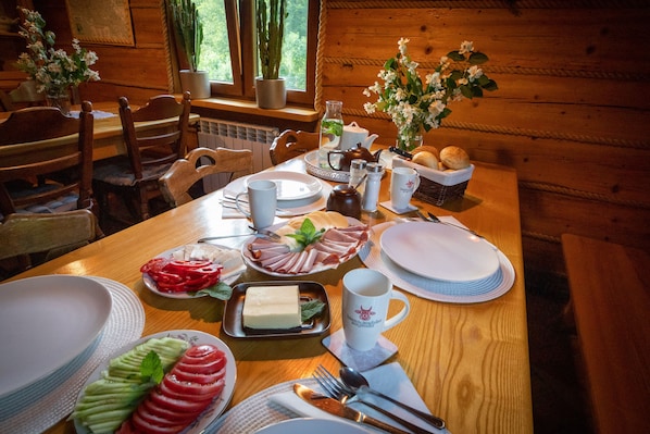 Tägliches kontinentales Frühstück gegen Gebühr