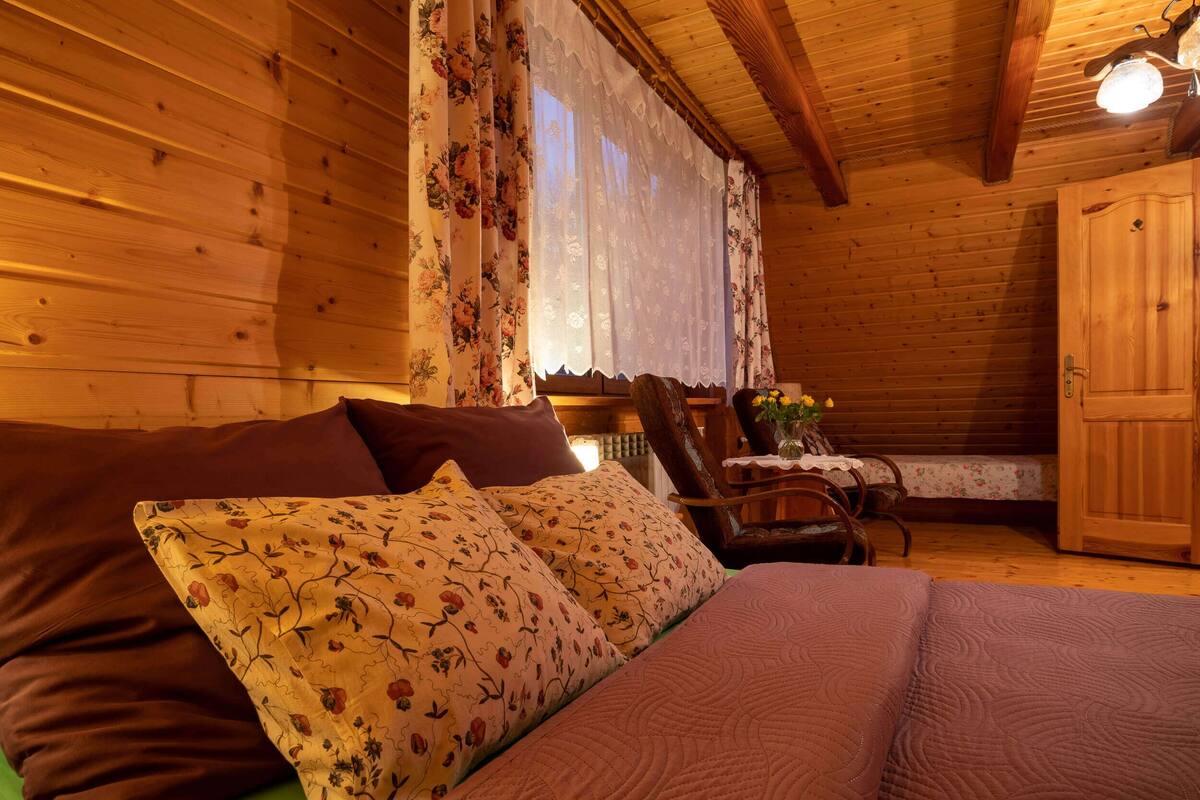 Classic Room (Swierkowy) | Iron/ironing board, free WiFi, bed sheets