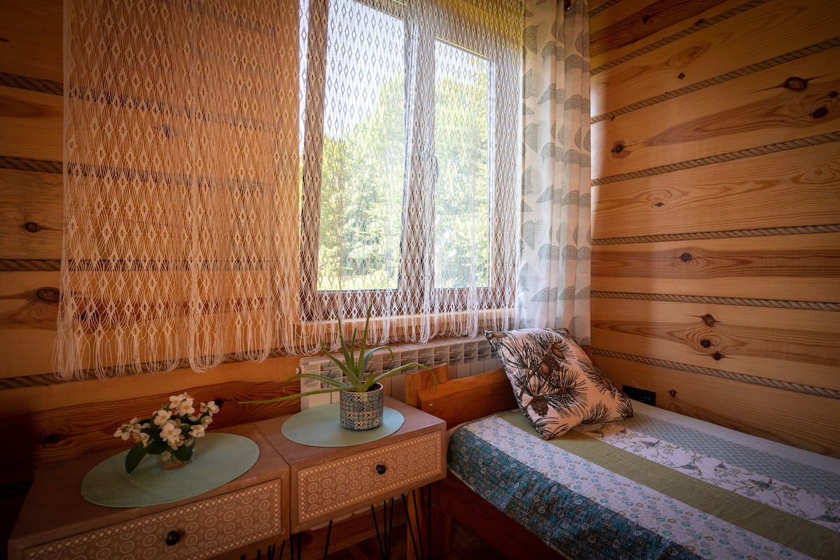 Classic Room (Jasmin) | Iron/ironing board, free WiFi, bed sheets