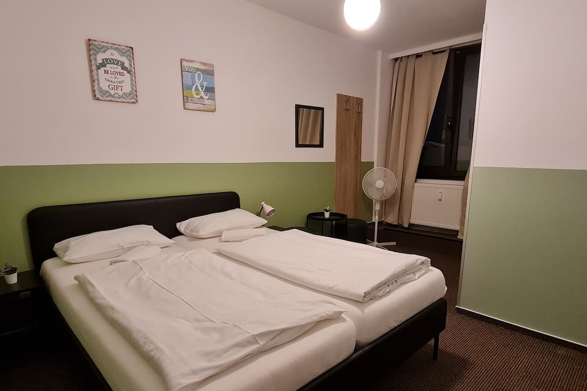 Comfort Room, 1 Katil Ratu (Queen) | Ruang kerja komputer riba, Wi-fi percuma