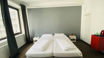 Basic-Double Room with shared bathroom