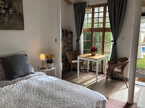 Free WiFi, bed sheets