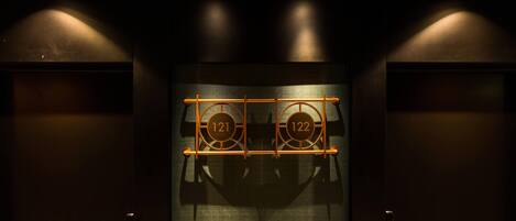 An elevator with two buttons labeled 121 and 122, indicating floor numbers.