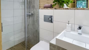 Room (Zieleń) | Bathroom | Hair dryer, bathrobes, slippers, towels