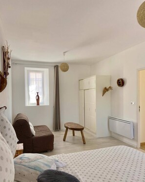 2 makuuhuonetta, silitysrauta/-lauta, Wi-Fi, vuodevaatteet