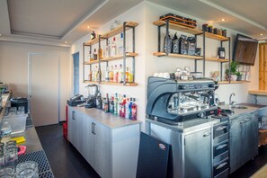 Bar (in der Unterkunft)