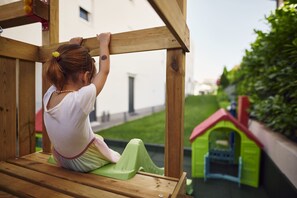 Children’s play area – outdoor