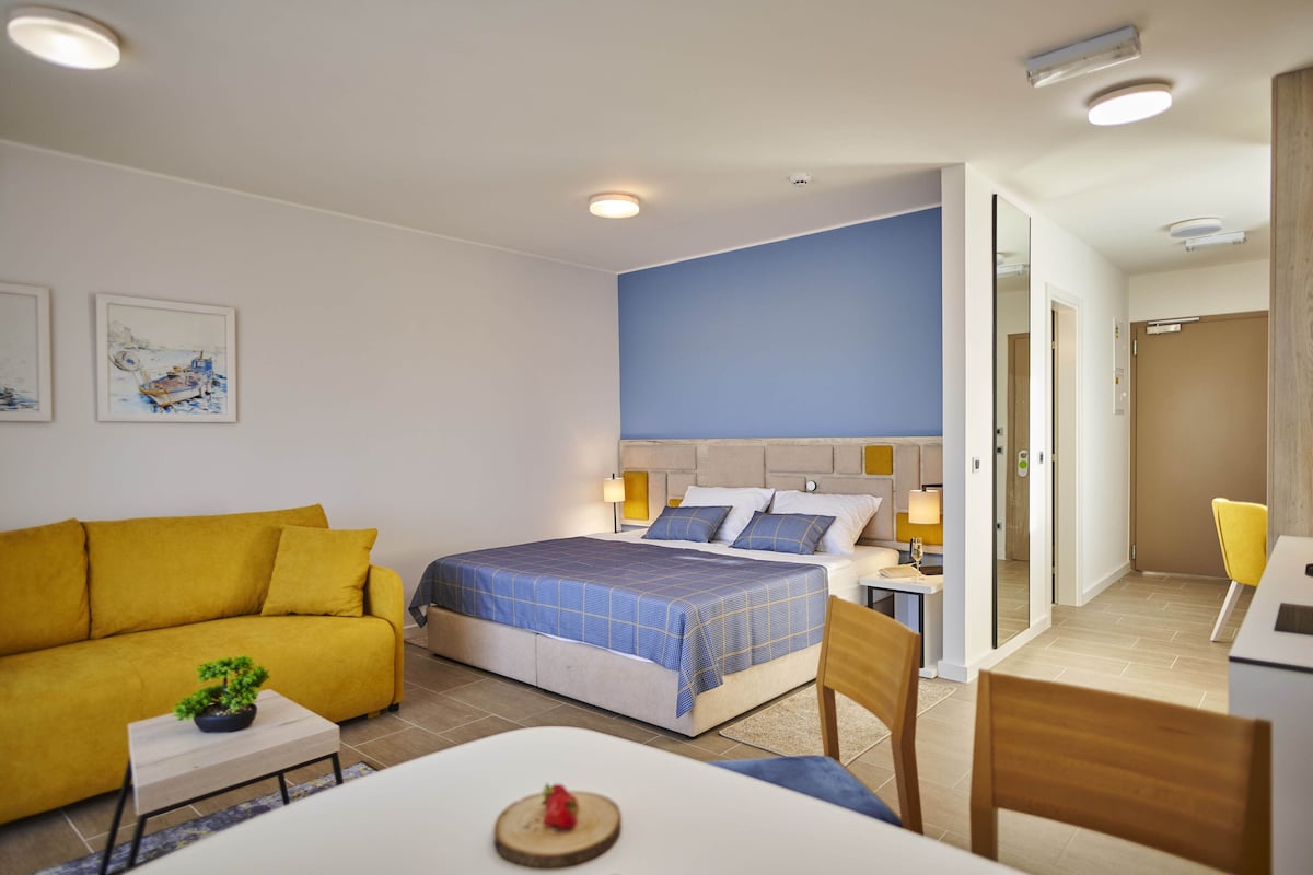 Studio, Balcony | 1 bedroom, minibar, in-room safe, desk