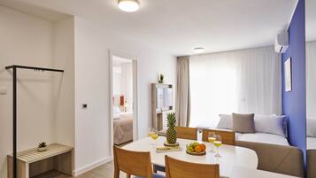 Apartment, 1 Schlafzimmer, Balkon | Wohnzimmer