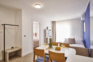 Apartment, 1 Schlafzimmer, Balkon | Wohnzimmer