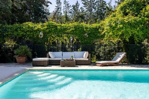 Pool - Charming farmhouse to rent in Provence-''Mas des Olivades''-Provencal farm. (Pernes les Fontaines)