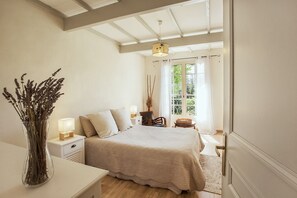 6 chambres, bureau, fer et planche à repasser, accès au Wi-Fi (inclus)