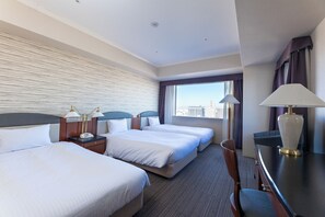 Executive Triple Room, Non Smoking | Desk, laptop workspace, blackout curtains, iron/ironing board - The Qube Hotel Chiba (Chiba)