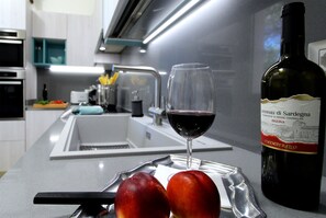 Réfrigérateur, four, plaque de cuisson, lave-vaisselle