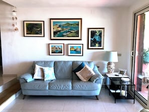 Smart TV, fireplace