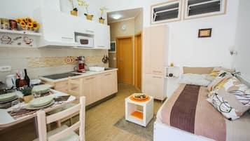 Classic Suite | Living area | Flat-screen TV, DVD player