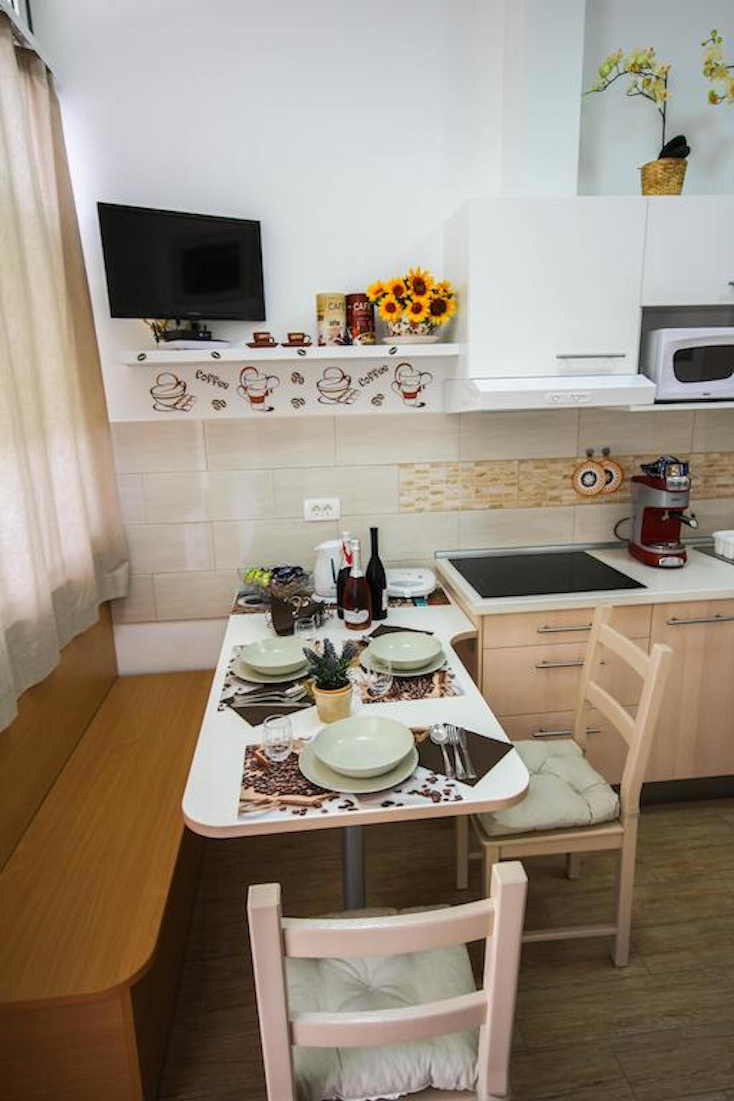 Classic-Suite | Essbereich im Zimmer