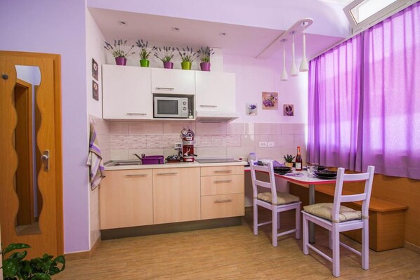 Classic Apartment, 1 Bedroom | Private kitchenette | Full-size fridge, stovetop, coffee/tea maker, electric kettle
