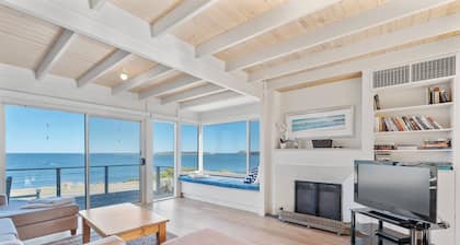 Holiday on Hayward - the ultimate beachfront holiday home, family friendly