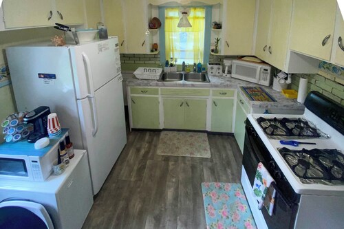 Rochester Escape w/ Hot Tub & Fire Pit!